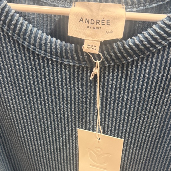 ANDREE BY UNIT Blue Knit Blouse - Picture 3 of 5